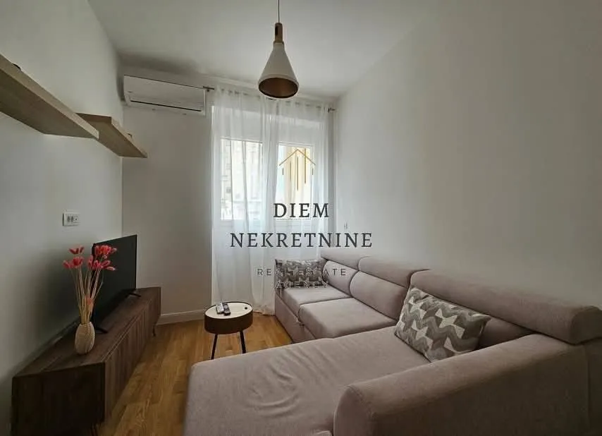 Izdavanje, jednosoban stan, 38m², Centar, Bar