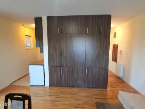 Rent, one bedroom apartment, 30m², Petlovo Brdo, Beograd - image 11