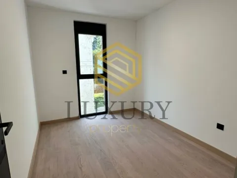 Izdavanje, trosoban stan, 111m², Zagorič, Podgorica - image 2