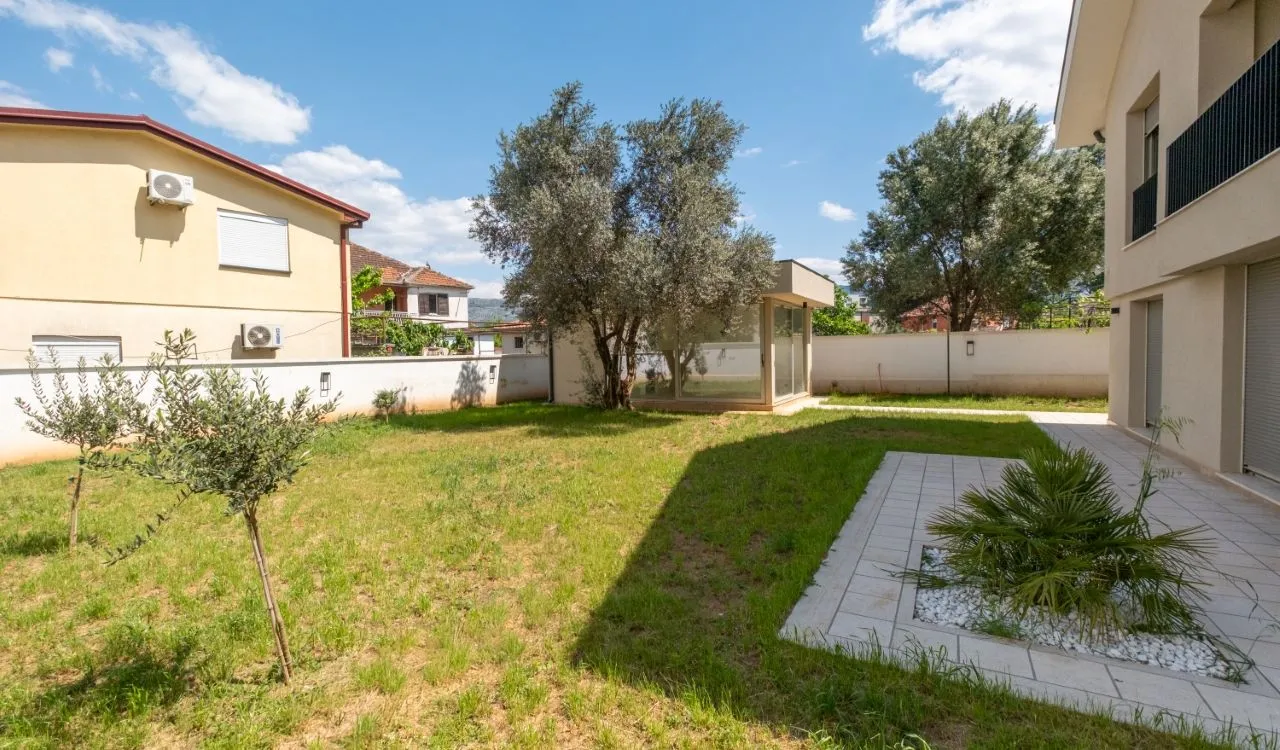 Rent, house, 280m², Stari Aerodrom, Podgorica