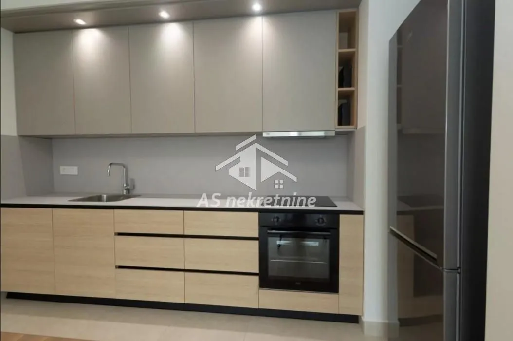 Izdavanje, trosoban stan, 78m², Savski Venac, Beograd