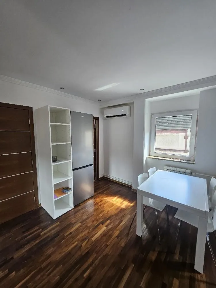 Izdavanje, dvosoban stan, 37m², Stari Grad, Beograd
