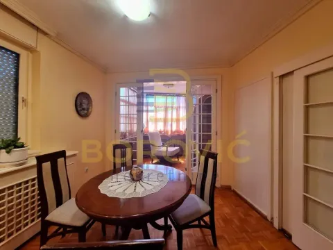 Izdavanje, četvorosoban stan, 100m², Kalenić Pijaca, Vračar Sve Podlokacije - image 9