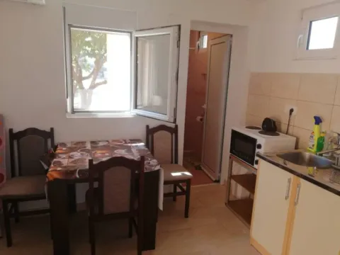 Izdavanje, jednosoban stan, 25m², Tivat, Crna Gora - image 3