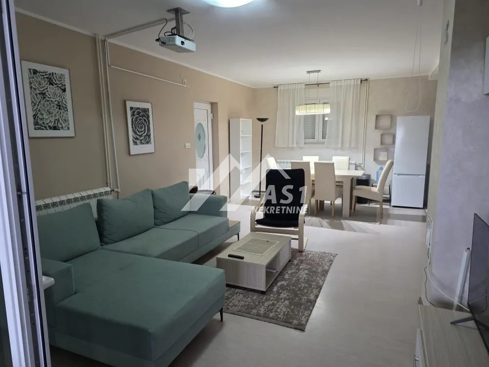 Izdavanje, kuća, 300m², Petrovaradin, Novi Sad