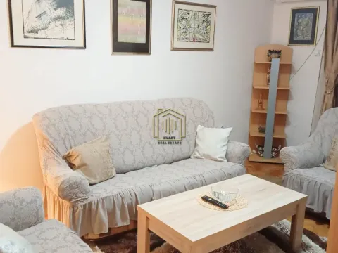Izdavanje, dvosoban stan, 67m2, Blok 6, Podgorica Izdavanje, dvosoban stan, 67m2, Blok 6, Podgorica