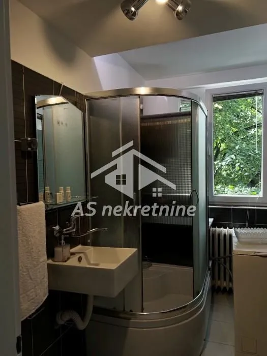 Rent, two bedroom apartment, 54m², Kalenić Pijaca, Vračar Sve Podlokacije