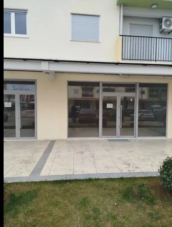 Izdavanje, poslovni prostor, 50m², Pobrežje, Podgorica