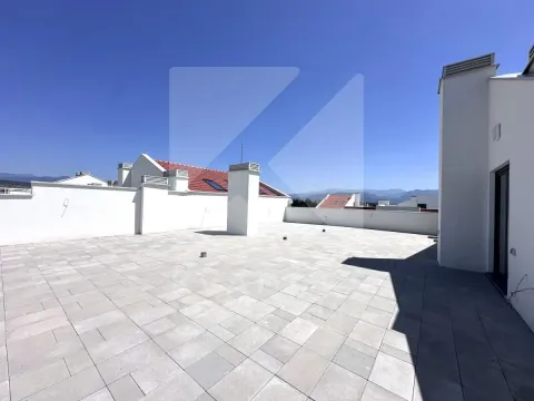 Large paved rooftop terrace with a view of the surroundings. - image 27