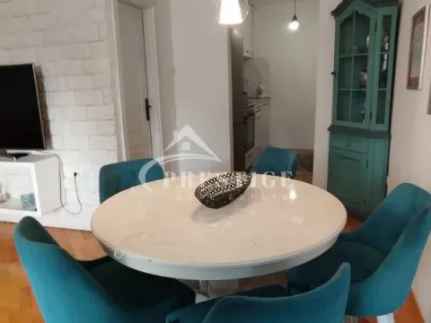 Izdavanje, trosoban stan, 100m², Blok 5, Podgorica - image 9