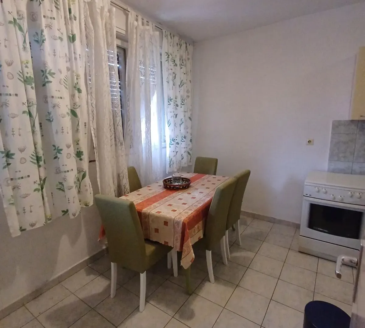 Izdavanje, dvosoban stan, 90m², Preko Morače, Podgorica