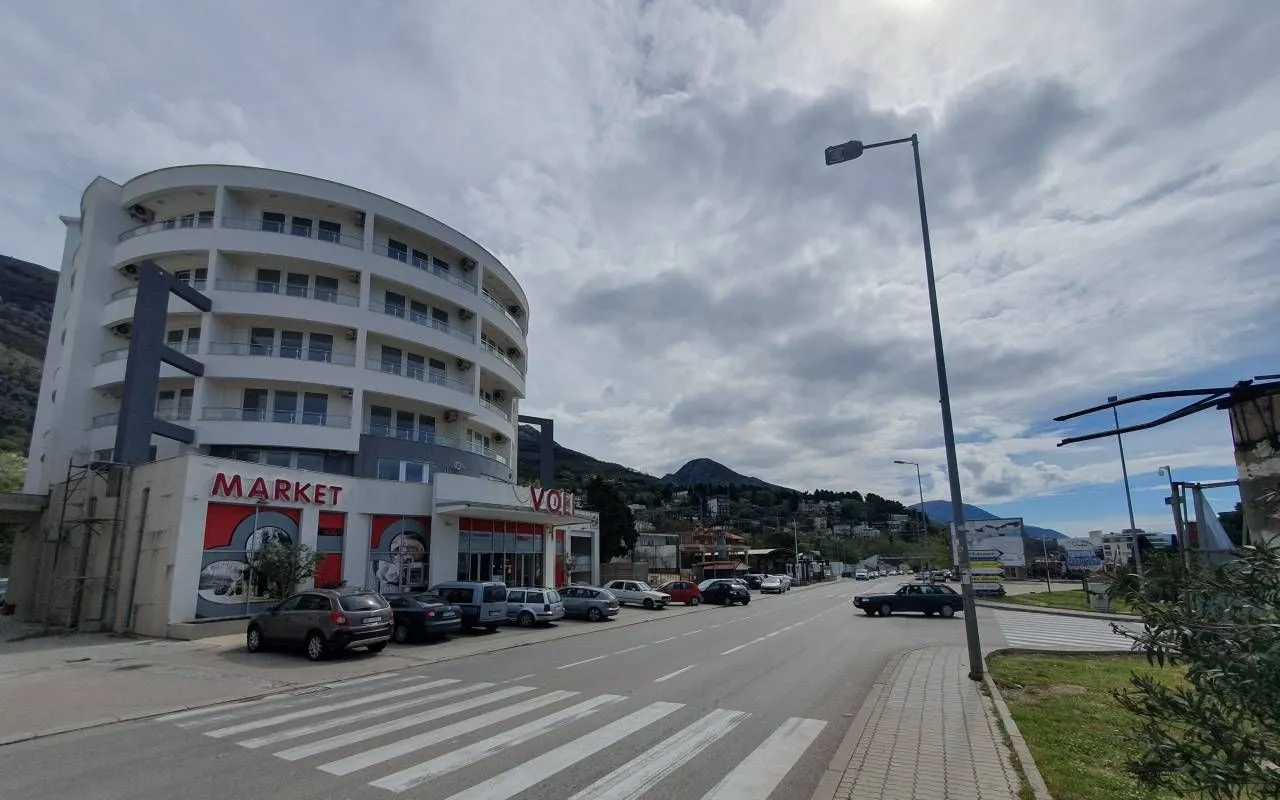 Prodaja, dvosoban stan, 63m², Sutomore, Bar