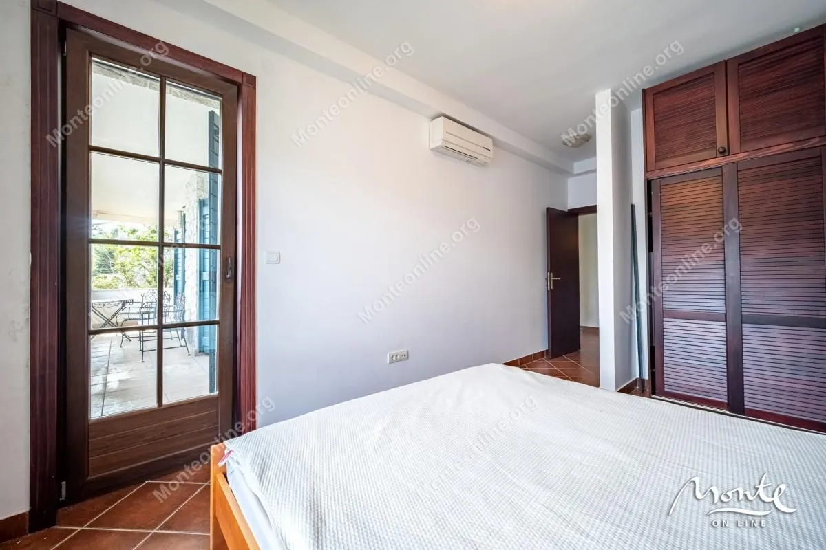 Prodaja, dvosoban stan, 94m², Kostanjica, Kotor