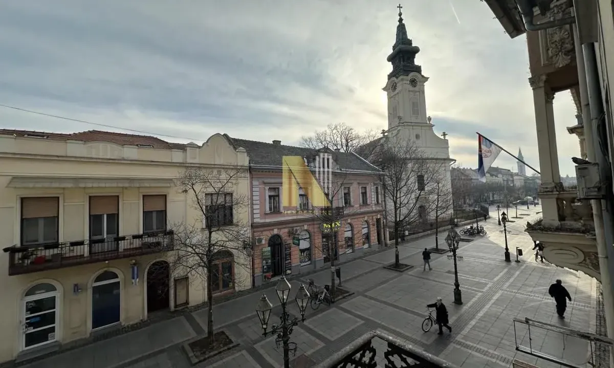 Prodaja, četvorosoban stan, 172m², Centar, Sombor