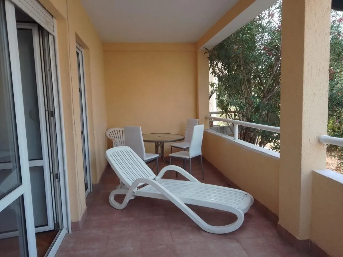 Rent, one bedroom apartment, 49m², Petrovac, Budva