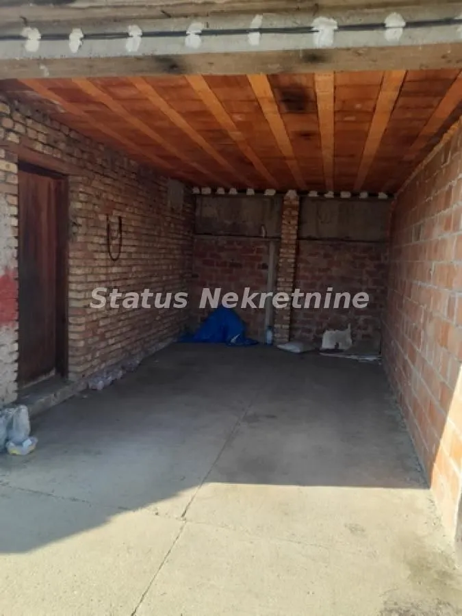 Prodaja, kuća, 180m², Centar, Inđija