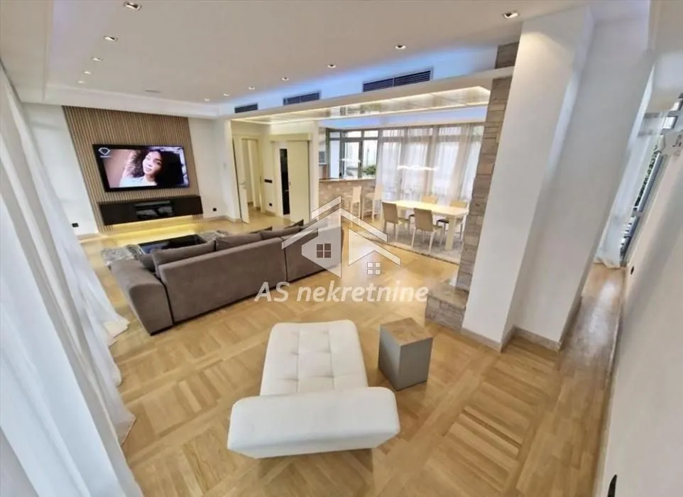 Izdavanje, četvorosoban stan, 148m², Savski Venac, Beograd