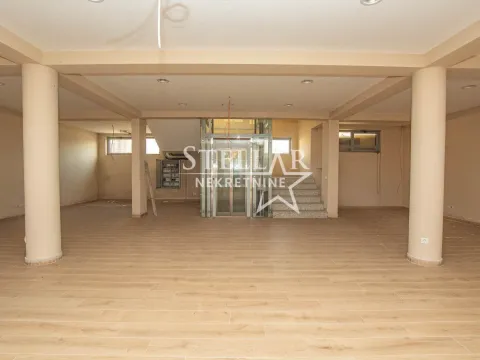 Izdavanje, poslovni prostor, 386m², Gornja Gorica, Podgorica - image 15