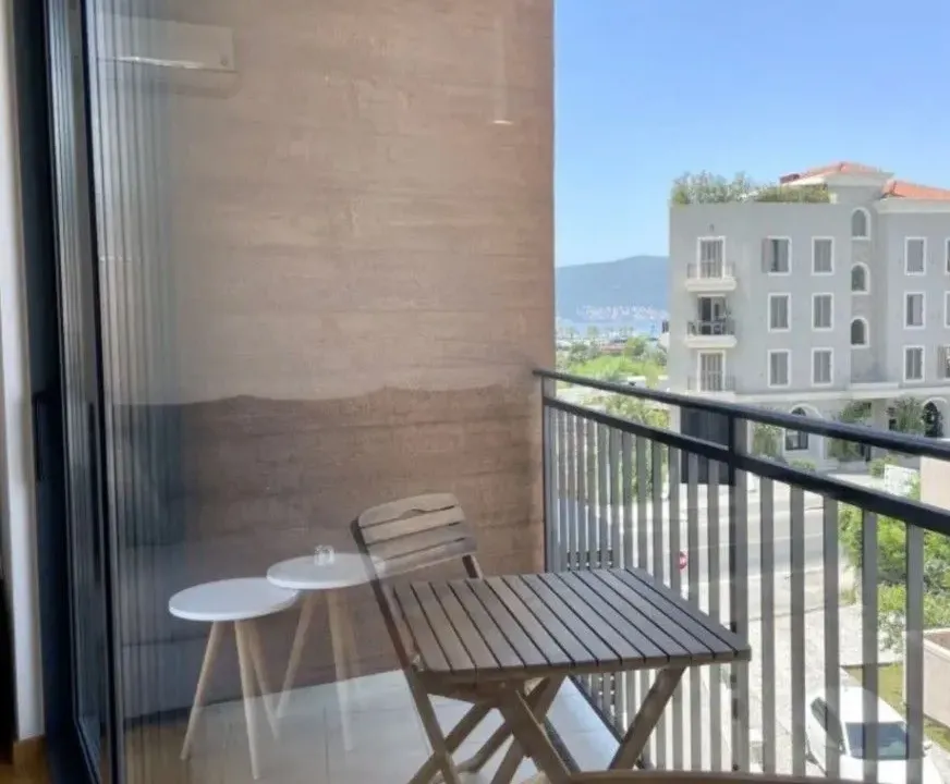 Izdavanje, dvosoban stan, 78m², Seljanovo, Tivat