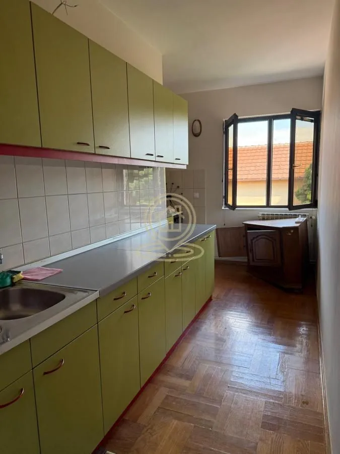 Izdavanje, dvosoban stan, 80m², Mala vaga, Kragujevac