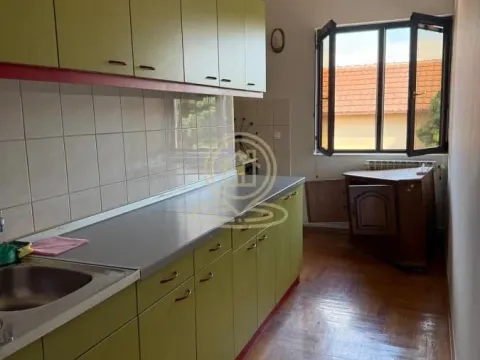 Izdavanje, dvosoban stan, 80m², Mala vaga, Kragujevac - image 1