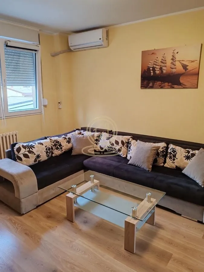 Rent, two bedroom apartment, 36m², Kalenić Pijaca, Vračar Sve Podlokacije