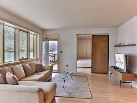 Rent, two bedroom apartment, 75m², Budva, Crna Gora - image 9