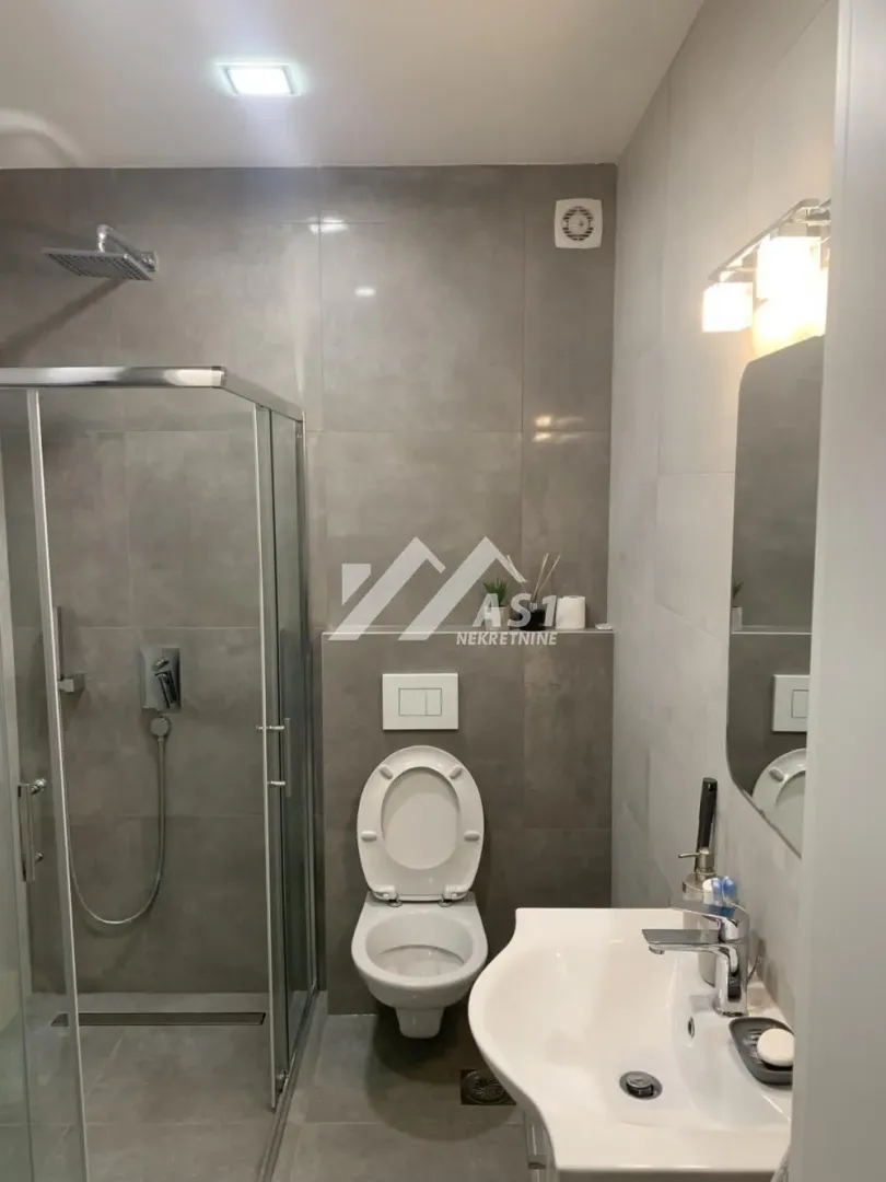 Izdavanje, trosoban stan, 77m², Veternička rampa, Novi Sad Sve Podlokacije