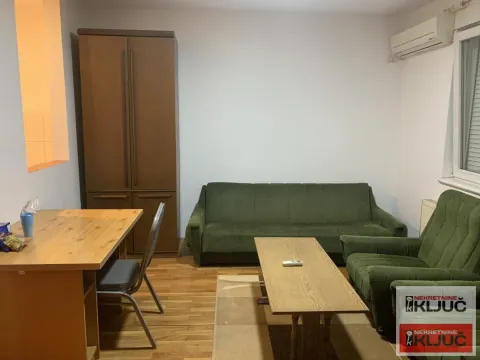 Izdavanje, jednosoban stan, 39m², Novi Sad, Srbija