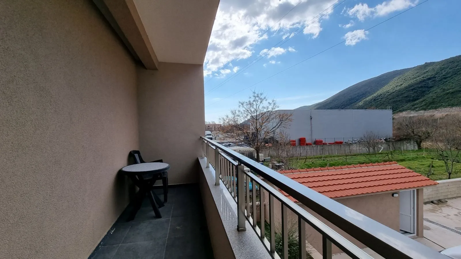 Izdavanje, jednosoban stan, 37m², Lastva Grbaljska, Kotor