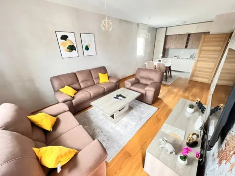 Prodaja, dvosoban stan, 72m², New City, Podgorica - image 4