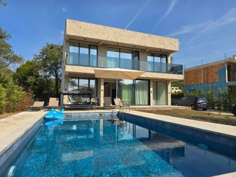 Rent, house, 250m², Višnjevo, Kotor