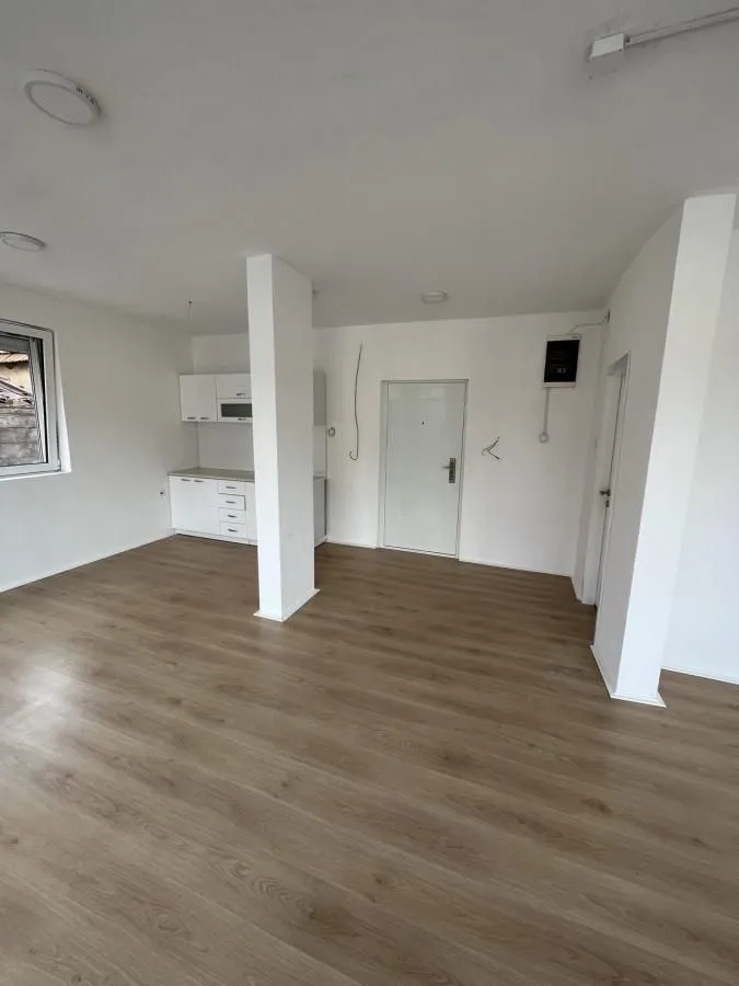 Rent, office space, 38m², Niš, Srbija