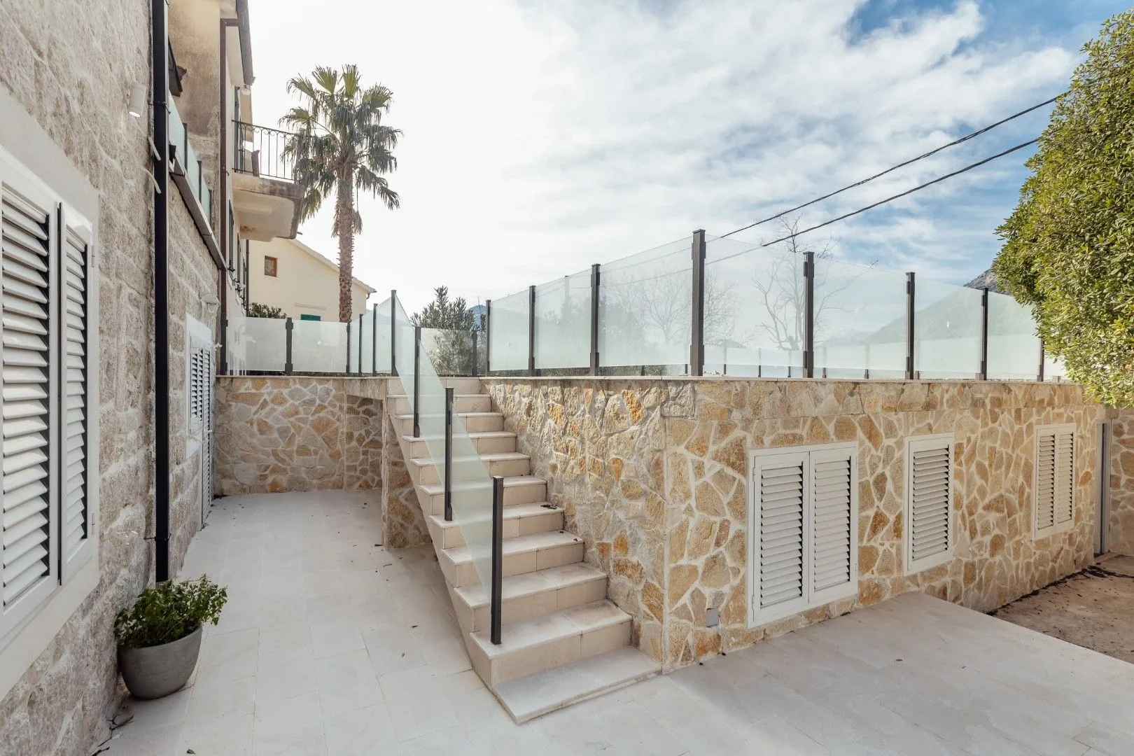 Sale, house, 380m², Ljuta, Kotor