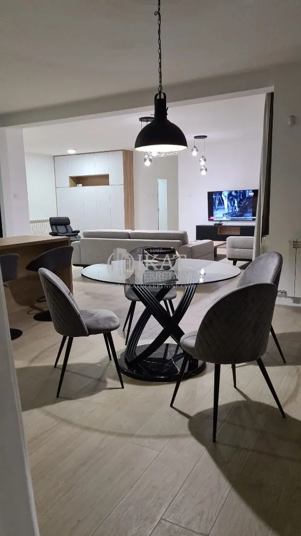 Rent, four bedroom apartment, 160m², Savski Venac, Beograd