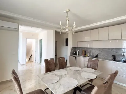 Izdavanje, kuća, 240m², Seljanovo, Tivat - image 9