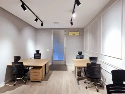 Izdavanje, poslovni prostor, 80m², Centar, Podgorica