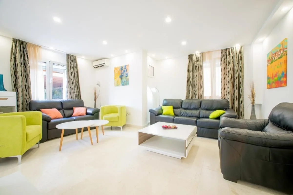 Sale, house, 240m², Stoliv, Kotor