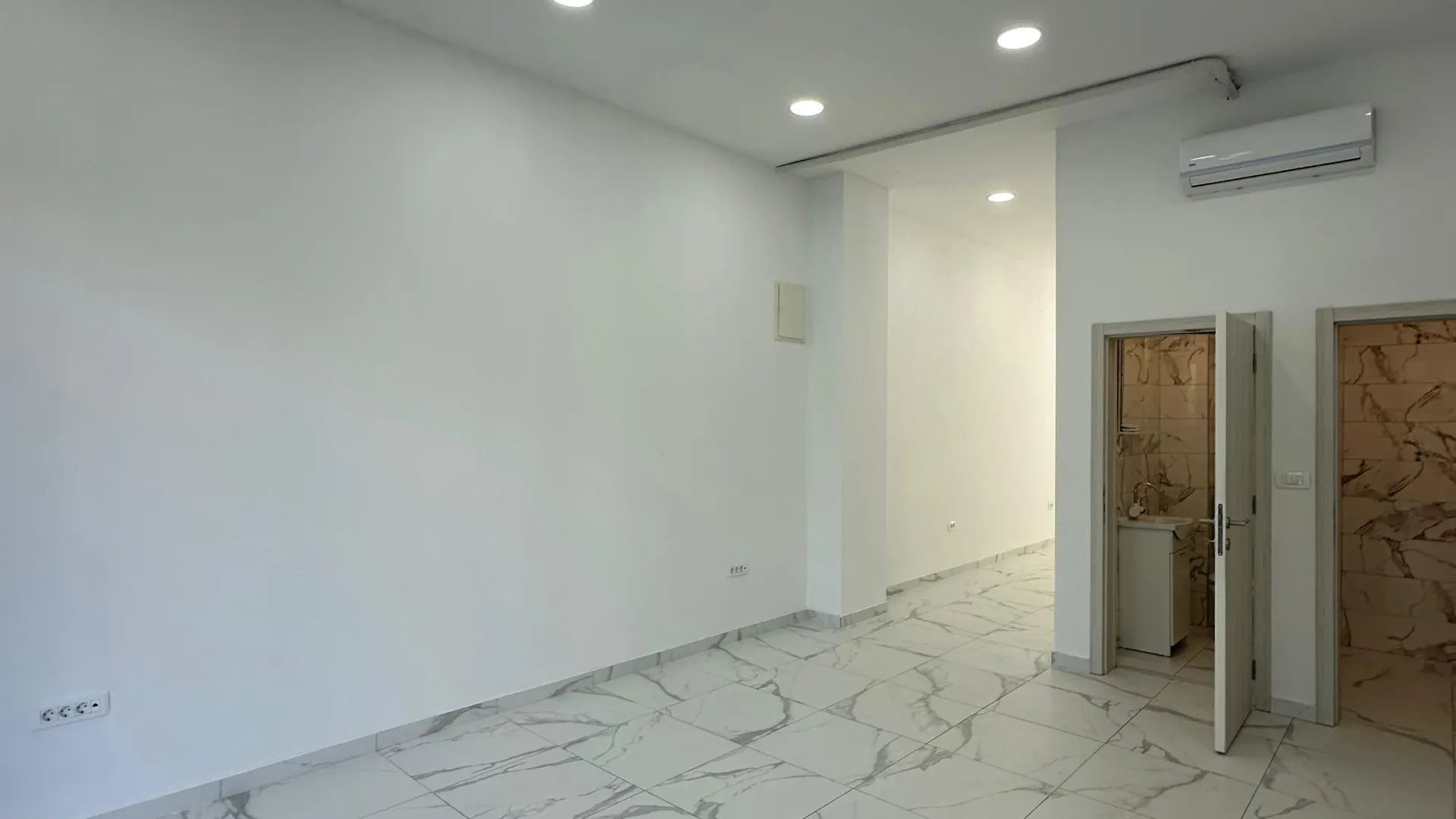 Rent, office space, 48m², Seljanovo, Tivat