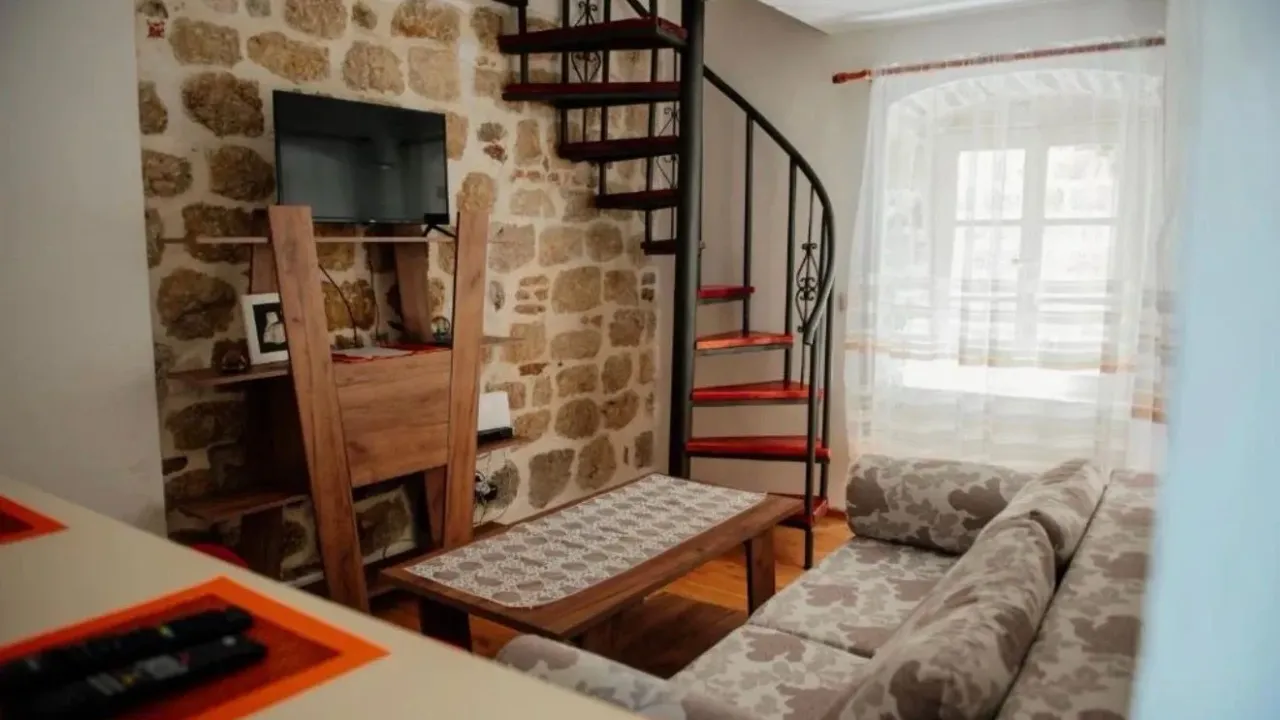Rent, one bedroom apartment, 40m², Stari Grad Kotor, Kotor