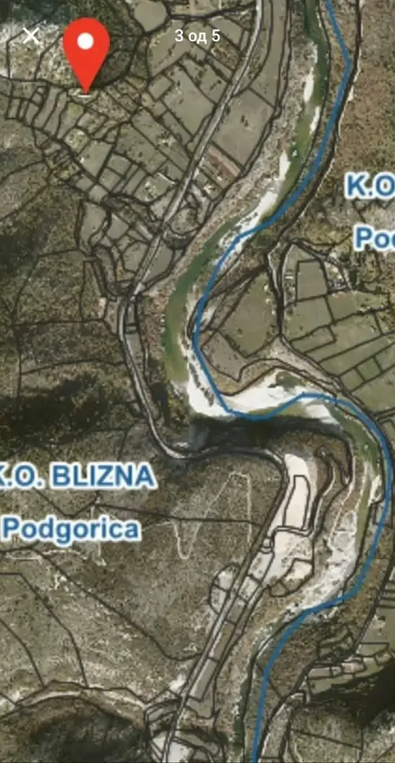 Katalastarski prikaz zemljišta sa ucrtanim granicama parcela.