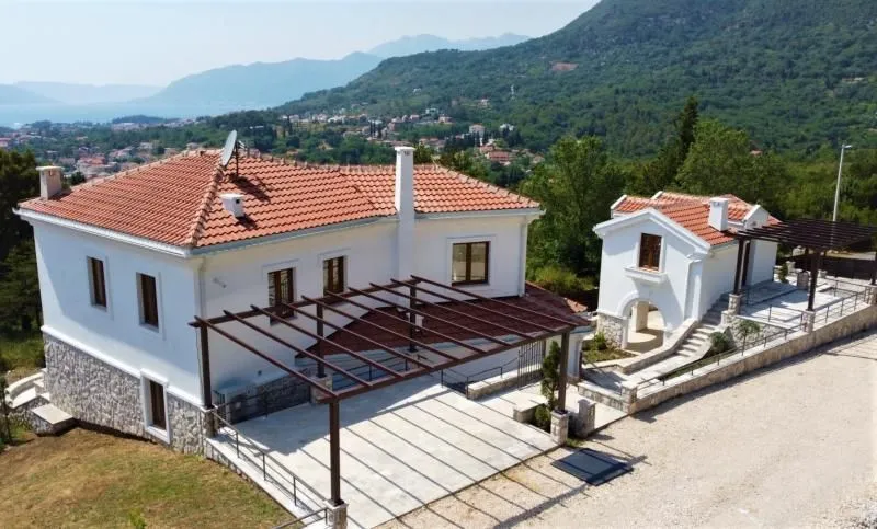 Prodaja, kuća, 320m², Tivat, Crna Gora