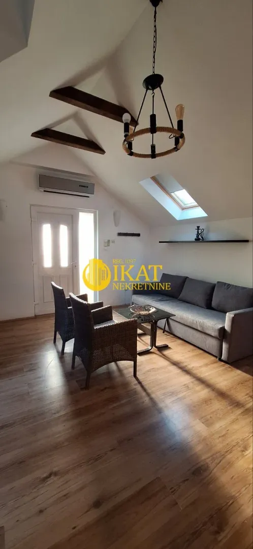 Izdavanje, dvosoban stan, 65m², Zemun Gardoš, Zemun Sve Podlokacije