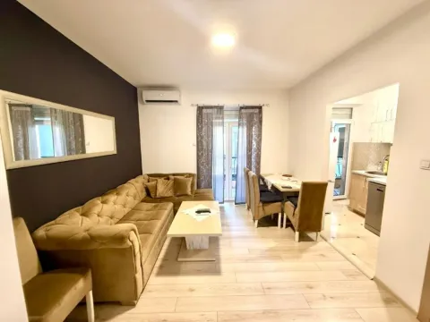 Izdavanje, jednosoban stan, 50m², Centar, Podgorica - image 10