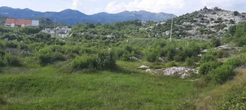 Zemljište in Cetinje