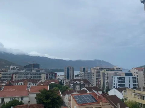 Izdavanje, četvorosoban stan, 120m², Budva, Crna Gora - image 12