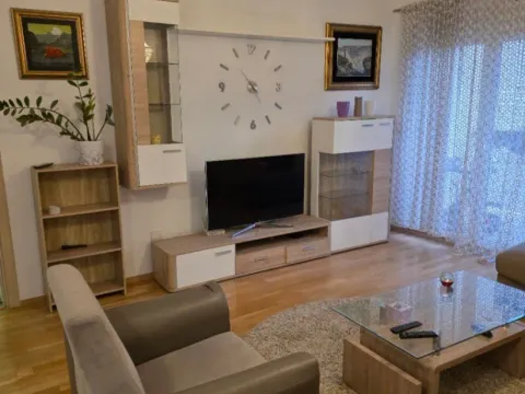 Izdavanje, dvosoban stan, 72m², Blok 9, Podgorica - image 3