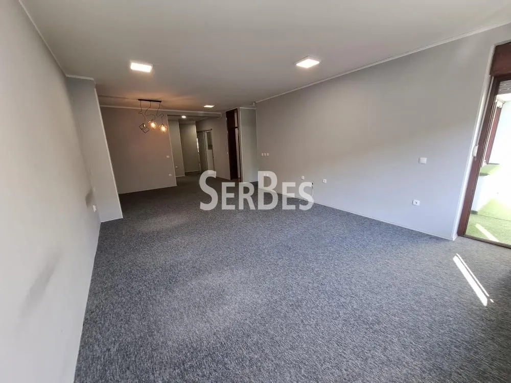 Izdavanje, četvorosoban stan, 120m², Grbavica, Novi Sad Sve Podlokacije