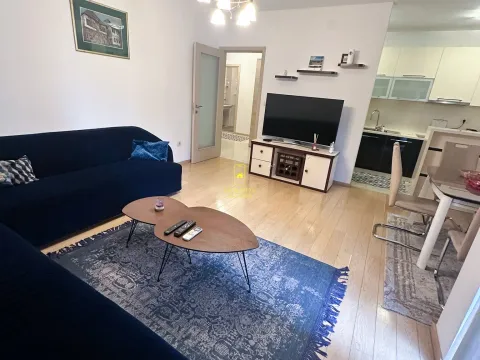 Izdavanje, dvosoban stan, 75m², City Kvart, Podgorica - image 1