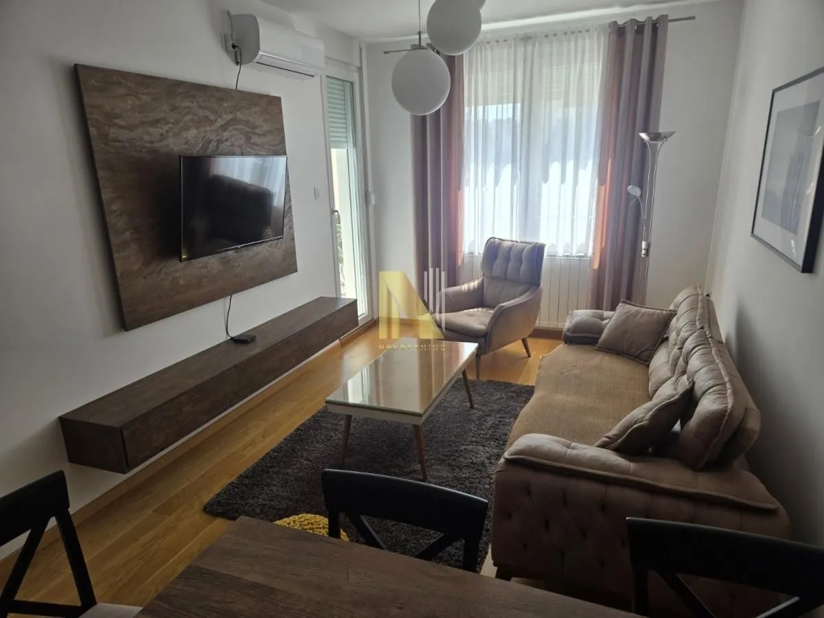 Izdavanje, dvosoban stan, 40m², Socijalno, Novi Sad Sve Podlokacije